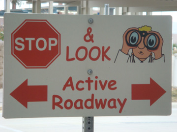 Stop&LookLook!